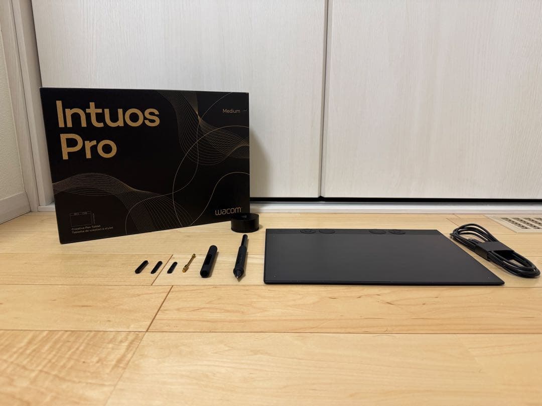 液タブ・ペンタブ Wacom intuos Pro 2025 medium Wacom Intuos Pro Creative Pen Tablet (2025, Small) PTK470K0A B&H