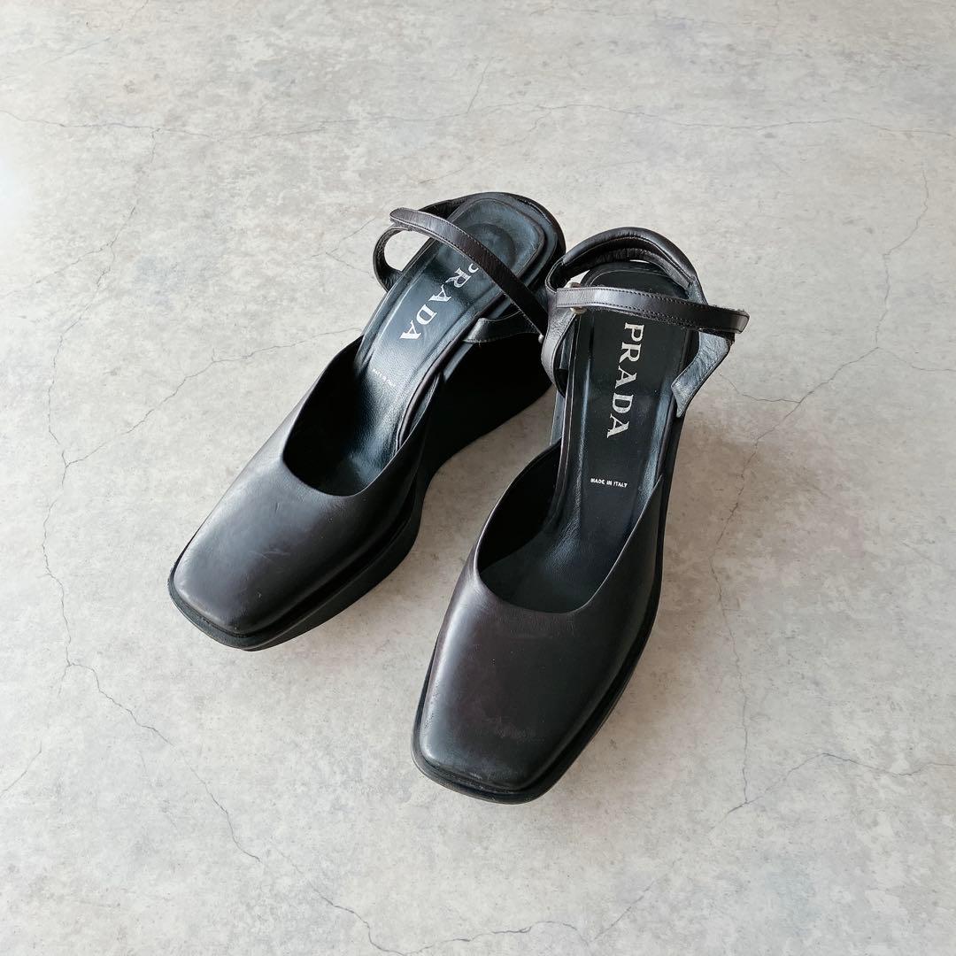 PRADA スクエアトゥ ブラックウェッジヒール 厚底 ミュール サンダル PRADA＊Soft padded leather wedge sandals サンダル 35mm＊送込