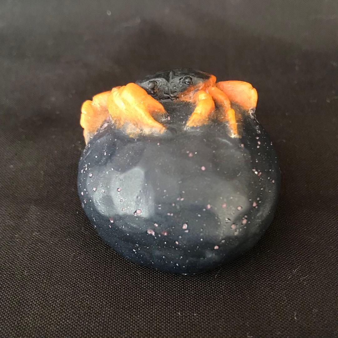 岩に凝っとする沢蟹」 置物 ペーパーウェイト パートドヴェール - メルカリ