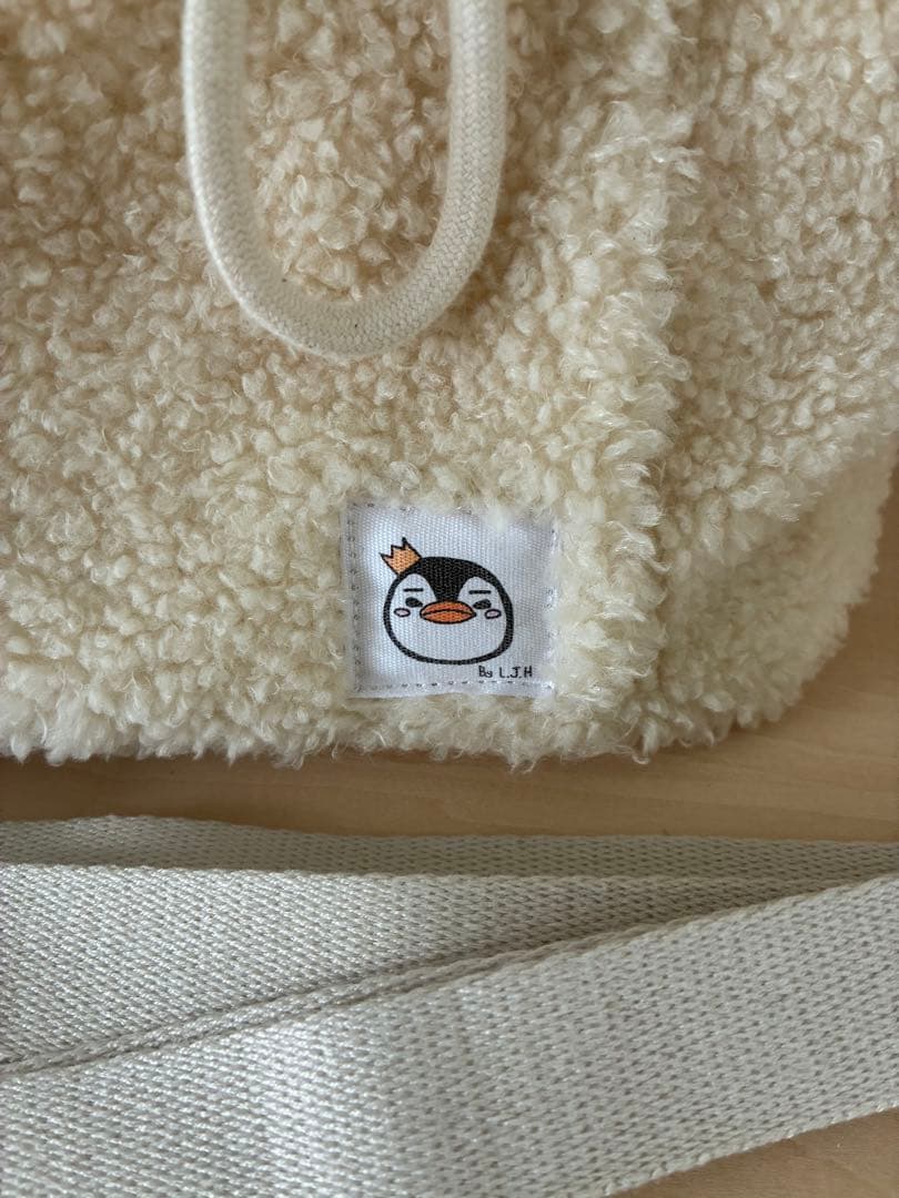 イ・ジュノまた会える日 inソウル ボア ペンペン PenPen バッグ - メルカリ