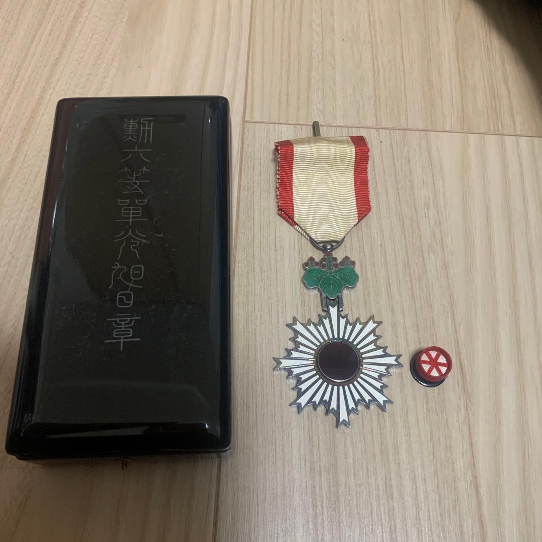 勲章セット ケース付き　旭日章 旭日単光章 勲六等単光旭日章 日本軍勲章ケース付き - 中古小物