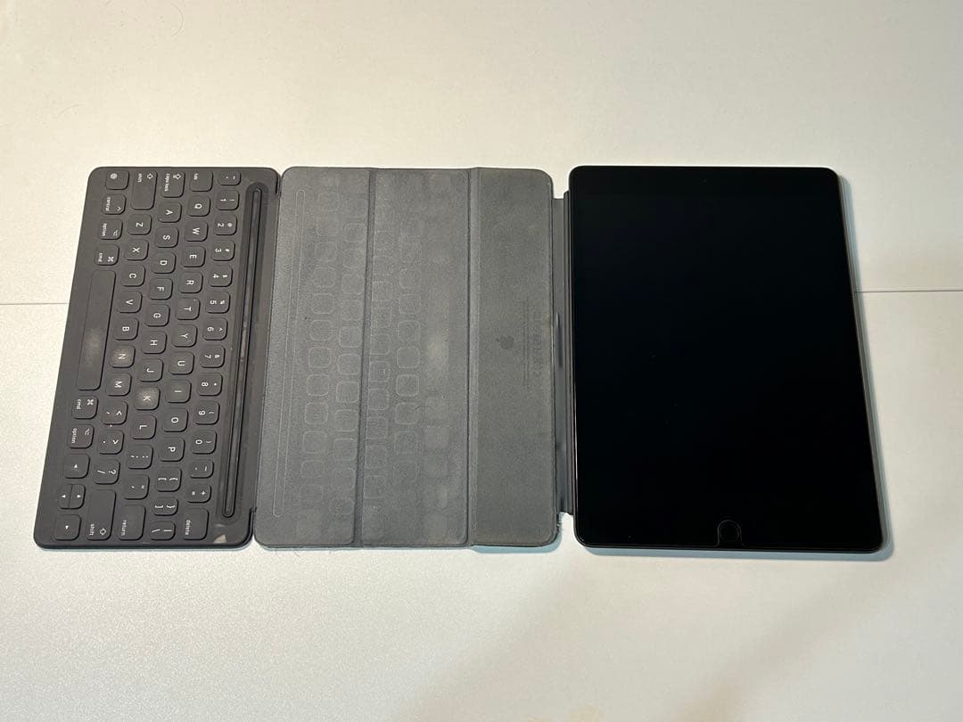 純正iPad (第7世代) 32GB + Smart Keyboard WiFi - メルカリ