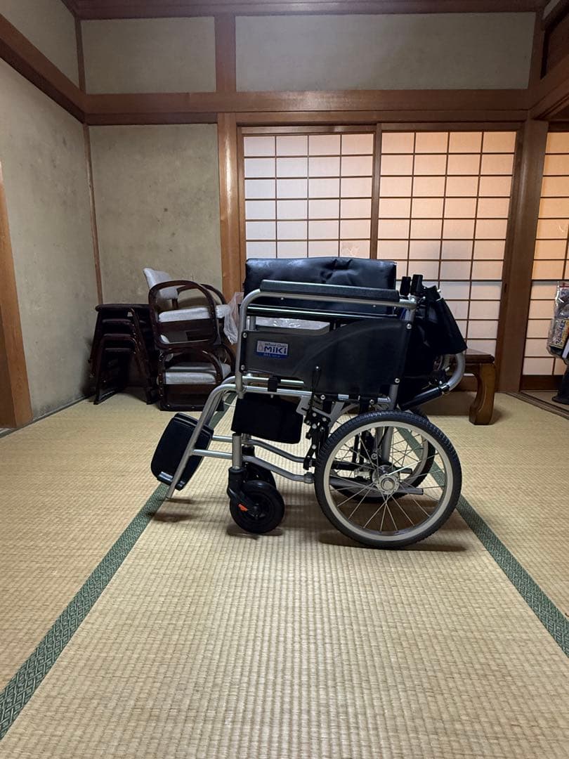 MIKI 車椅子 折りたたみ式 ネイビー 取扱説明書付き - メルカリ