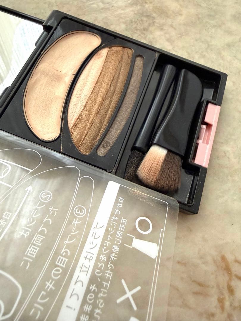 オーブ クチュール ブラシひと塗りシャドウ 564 ブラウン系 - メルカリ