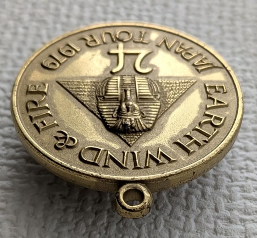 EARTH WIND & FIRE 黙示録（I am） LPレコード＋記念メダル - メルカリ