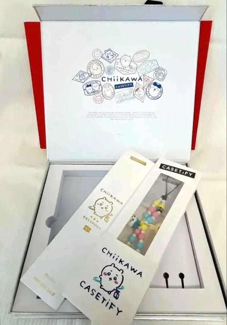 ちいかわ×CASETiFY バンドルボックス　ストラップラスマホケース無しセット ちいかわ×CASETiFYがコラボ。夏仕様のスマホストラップやイヤホン