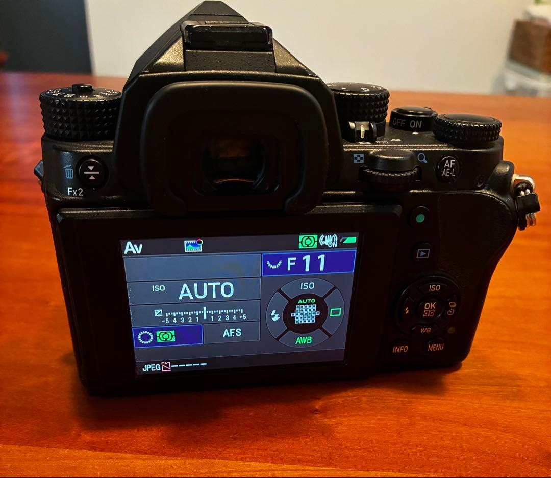 PENTAX KP デジタル一眼レフカメラ 本体とレンズ付き - メルカリ