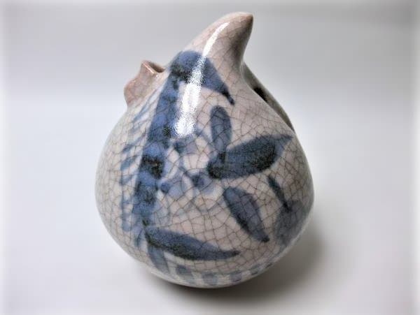 ≪李朝 朝鮮≫ 桃型水滴 朝鮮美術 桃形 砂高台 染付 書道具 美術品 骨董品 総辰砂桃形水滴 – Peach-Shaped Water Dropper | 陶磁オンライン美術館