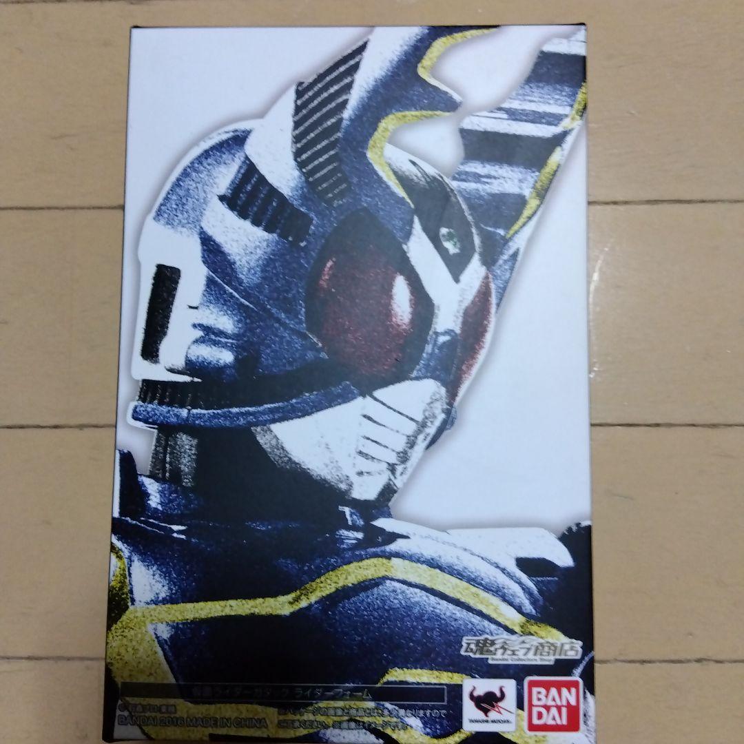 フィギュアーツ　真骨彫　仮面ライダーガタック Amazon.co.jp: S.H.Figuarts（真骨彫製法） 仮面ライダーガタック