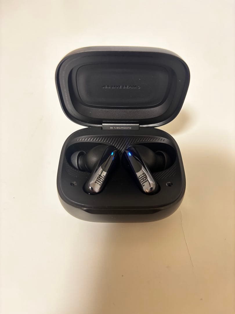 値下げ】JBL LIVE BEAM 3 ワイヤレスイヤホン※液晶に赤いスジ有り