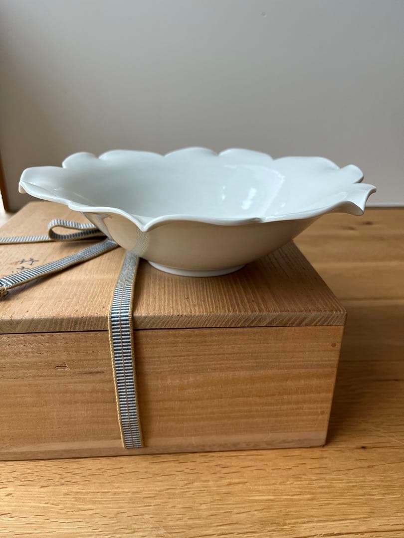 川瀬竹志造 白磁花輪花鉢 共箱 作家物 - メルカリ