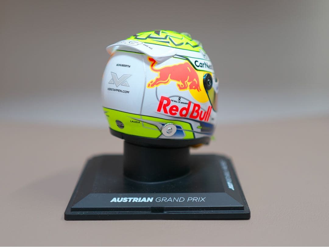 サイン付き M.フェルスタッペン2021 オーストリアGP ヘルメット 1/4
