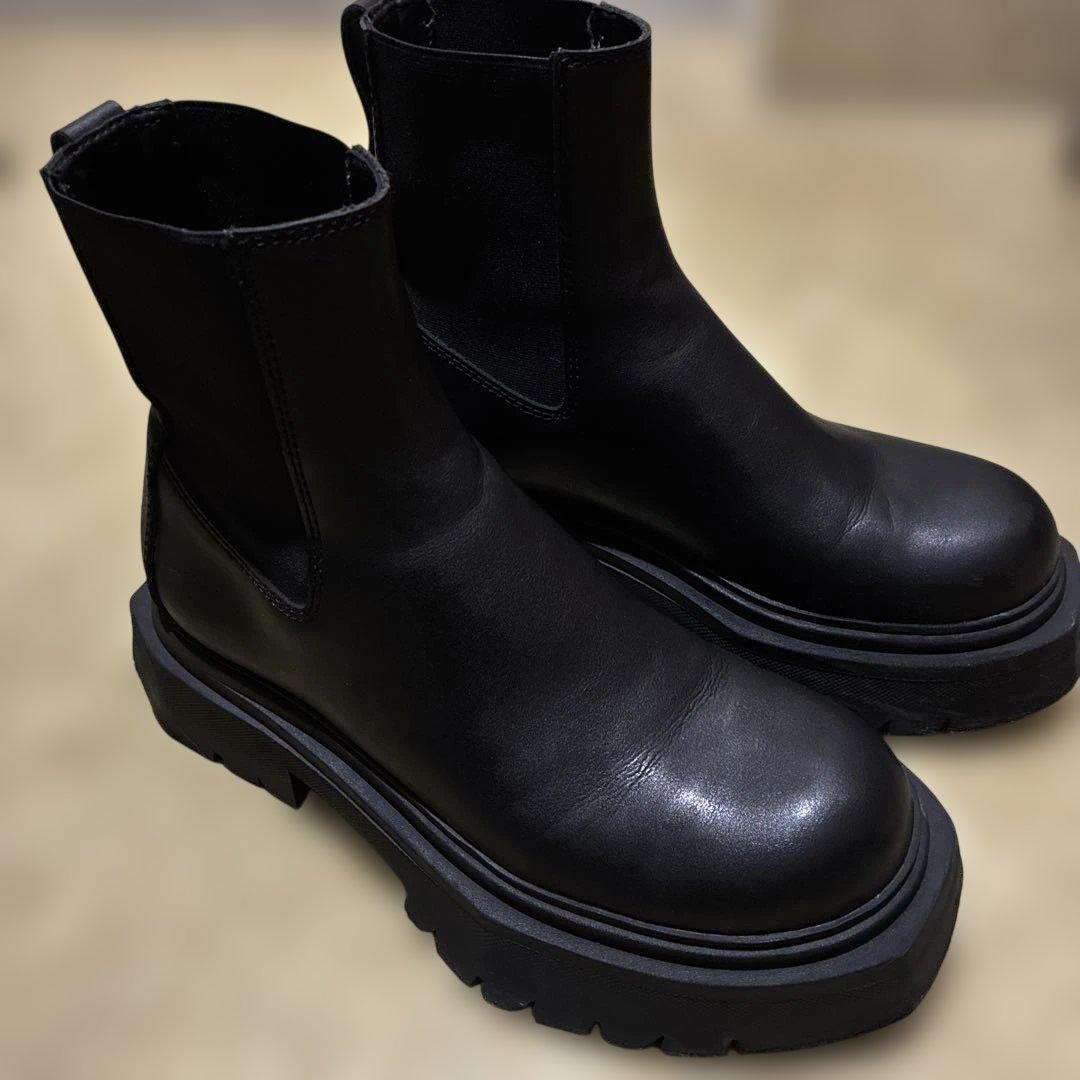 ZARA ボリュームチェルシーブーツ ブラック - メルカリ