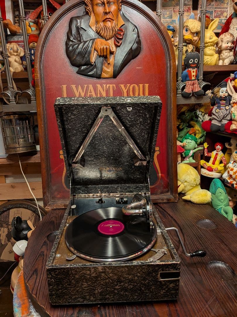 B*A様 パラゴン (Paragon) のポータブル蓄音機です。﻿ Yahoo!オークション -「パラゴン」(蓄音機) の落札相場・落札価格