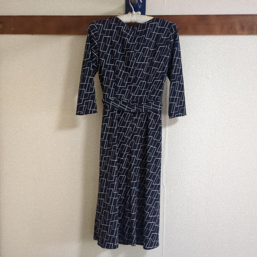 ネイビー 幾何学模様 七分袖 ワンピース - メルカリ