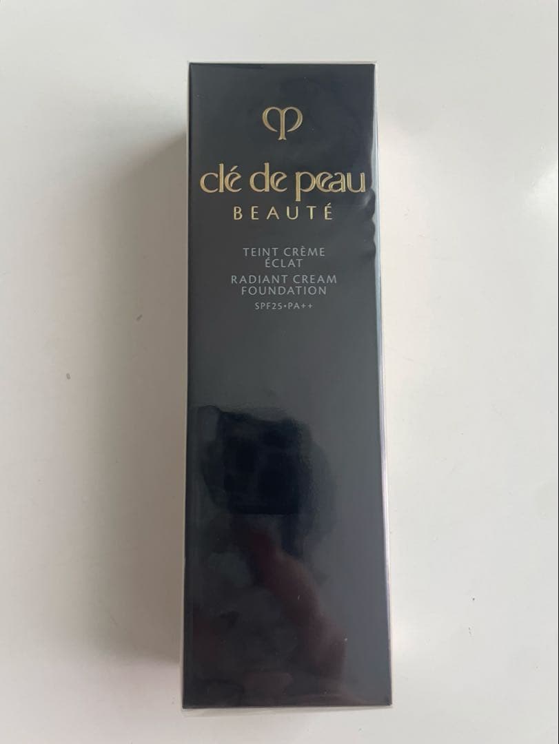 クレドポーボーテ タンクレームエクラn オークル00 クレ・ド・ポー ボーテ / タンクレームエクラnの公式商品情報｜美容