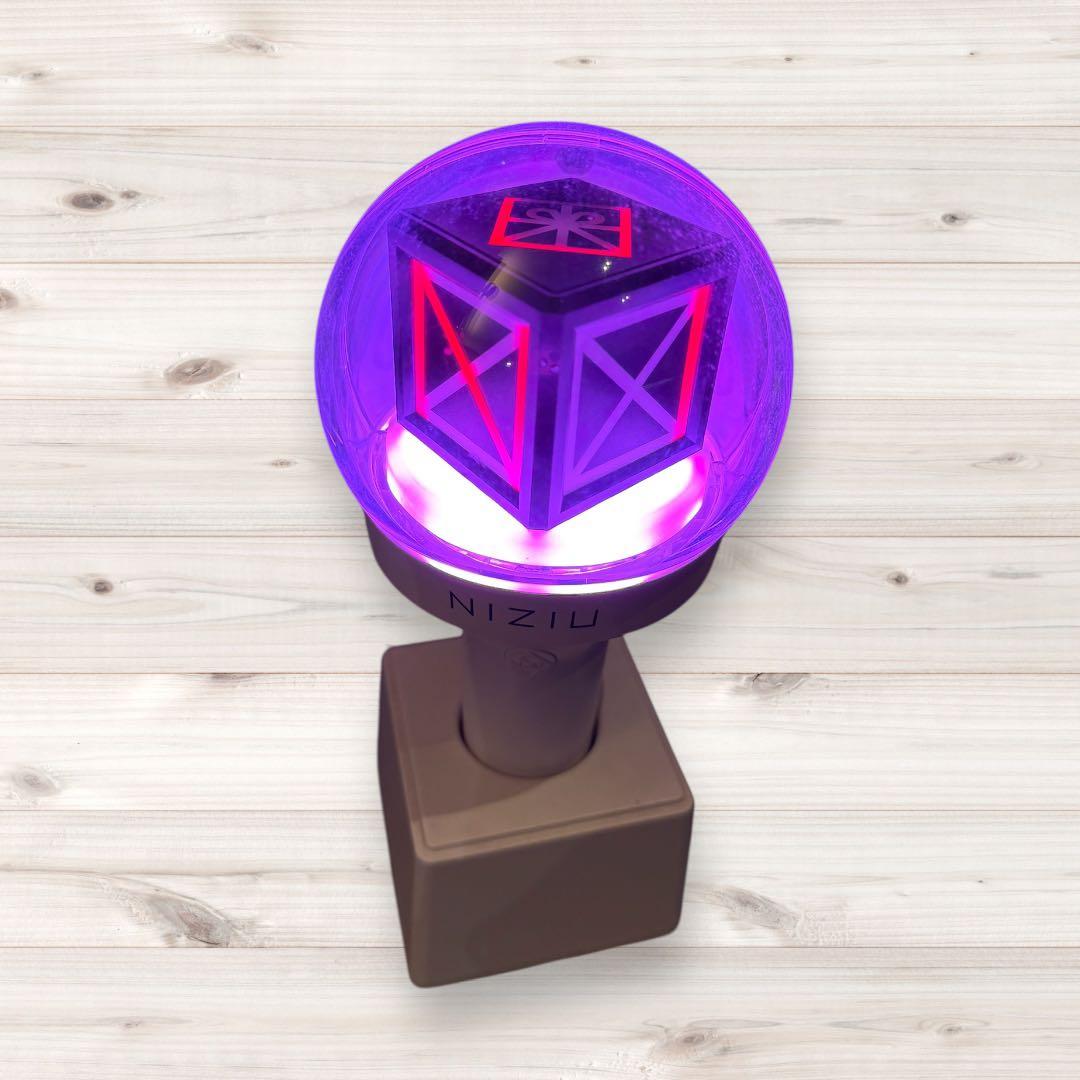 NiziU オフィシャルペンライト ＋ ペンライトケース+充電池 早い者勝ち