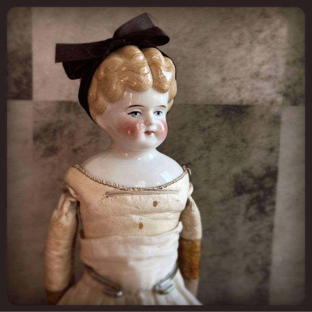 アンティーク ブロンド　チャイナヘッドドール　レザーボディ ビスク ヘッド ドール チャイナヘッド パリアン 凝ったモールド