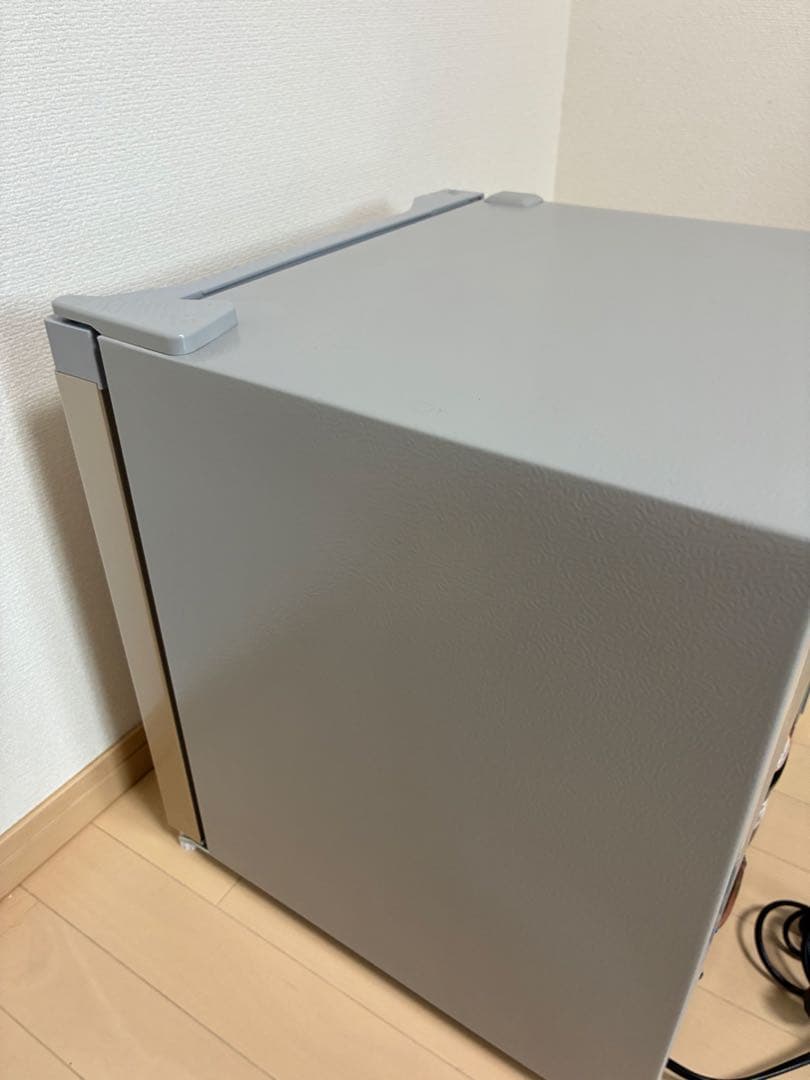 宮城手渡し※アイリス冷凍・冷蔵庫 直冷式 ゴールド2025年4月購入 小型