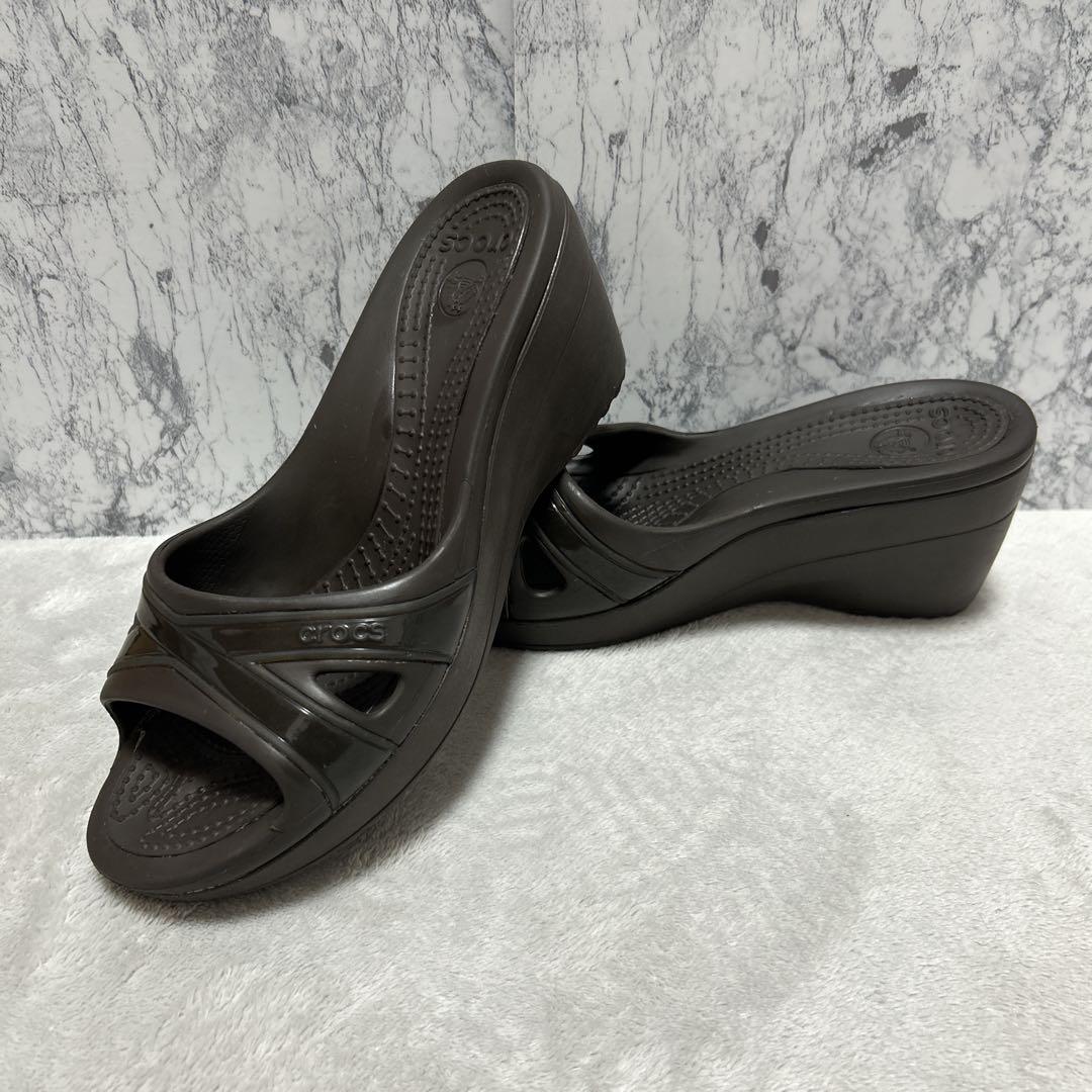 美品】クロックス crocs ジニー ササリー ウェッジソールサンダル W6