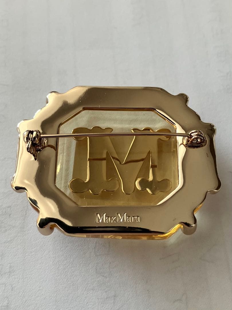 Max Mara Glassy Brooch クリスタル ブローチ Mロゴ - メルカリ