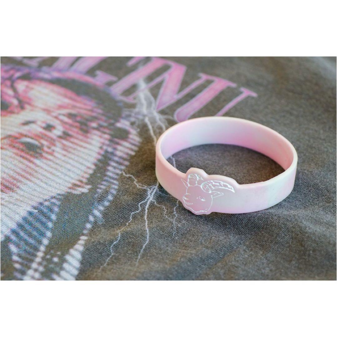 Chevon FC 限定グッズ まゆT（トリップver.）+ラババン - メルカリ