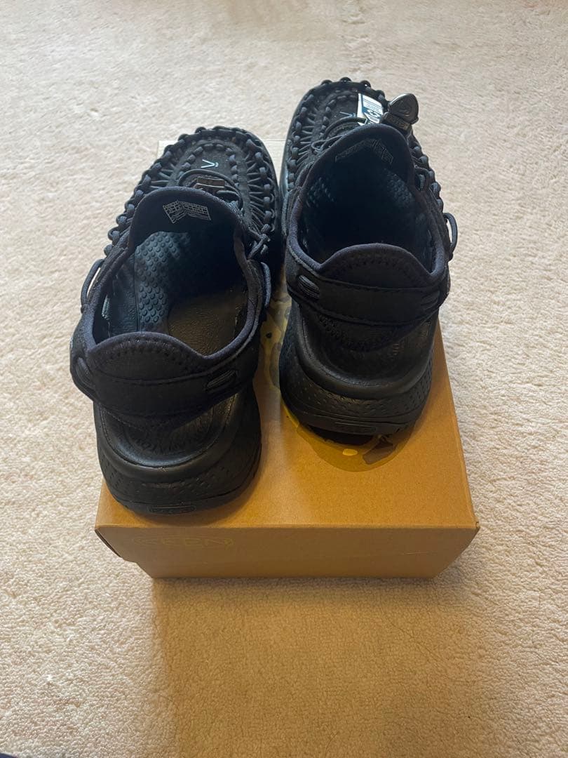keen キーンユニークサンダル アストリア 23.5cm 黒　新品未使用