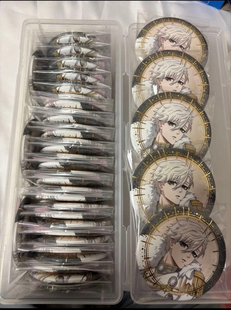 【限定値下げ中】ブルーロック 箔押し缶バッジ 玉座 凪誠士郎 42個セット ブルーロック 箔押し缶バッジ −玉座 Vol.3 Duel− - 株式会社ツインクル