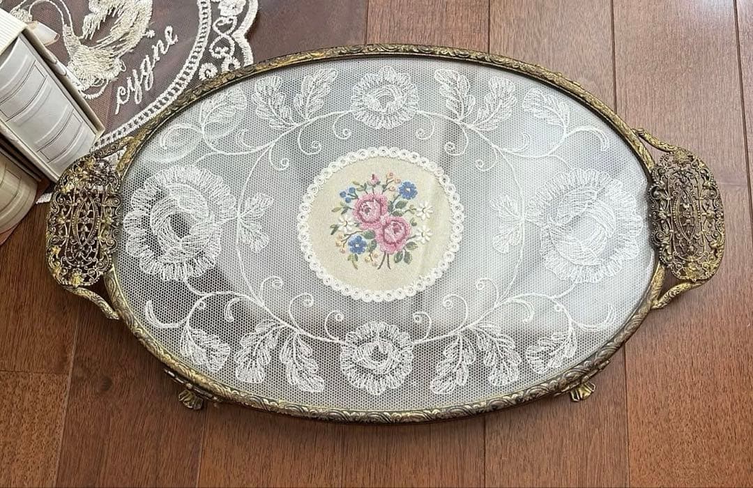 【匿名配送】ドレッシングトレイ　プチポワン　バラ　アンティーク　雑貨 フランスから届いたアンティーク プチポワン トレイ（ドレッシング