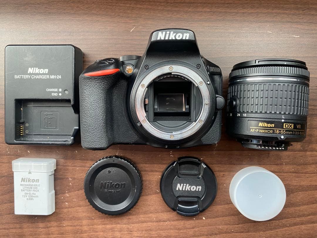 ★美品★Nikon ニコン D5600＋ AF-P 18-55 レンズキット Amazon.com: Nikon D5600 DSLR Camera with 18-55mm Lens (1576) +