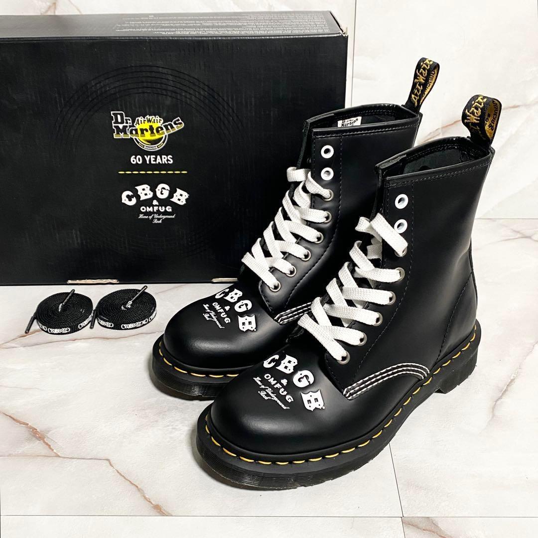 A15571 未使用 ドクターマーチン×CBGB 60周年 8ホールブーツUK4 ドクターマーチン”スカル”コラージュ柄の8ホールブーツ、NYライブ