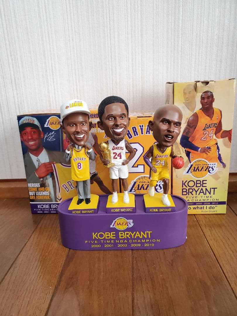 超激レア】☆コービー・ブライアント☆ボブルヘッド(3体)台座付き