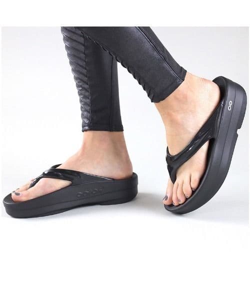 美品 正規品 24㎝ oofos oomega ウーフォス ウーメガ ブラック