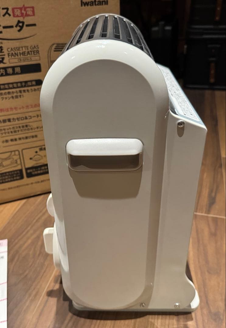 岩谷産業 CB-GFH-5 カセットガスファンヒーター 風暖 KAZEDAN - メルカリ