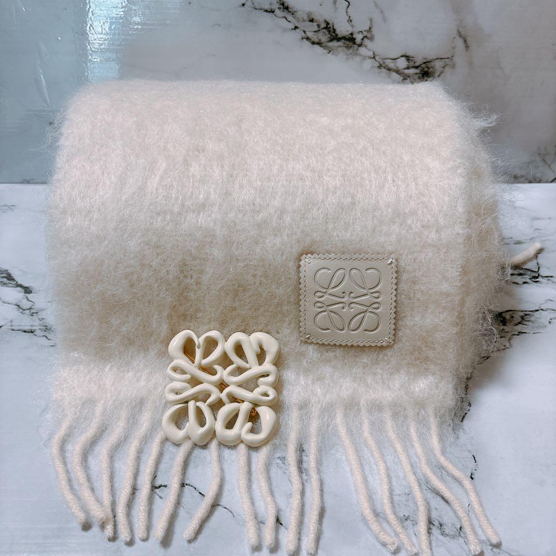LOEWE ロエベ アナグラム モヘア マフラー ブローチ付き - メルカリ