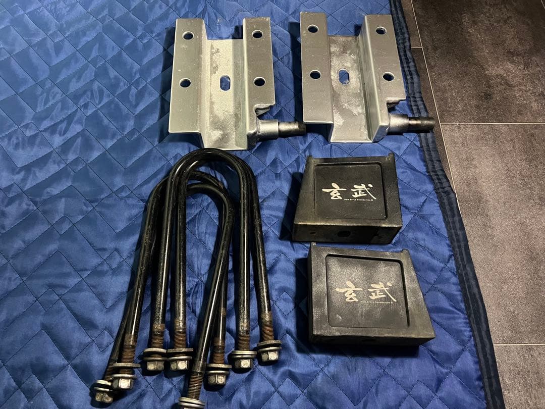 ハイエース用　玄武ローダウンブロック4インチ＋ダウンアシストブラケット ハイエース ローダウン ダウンアシストブラケット 車高調整 玄武