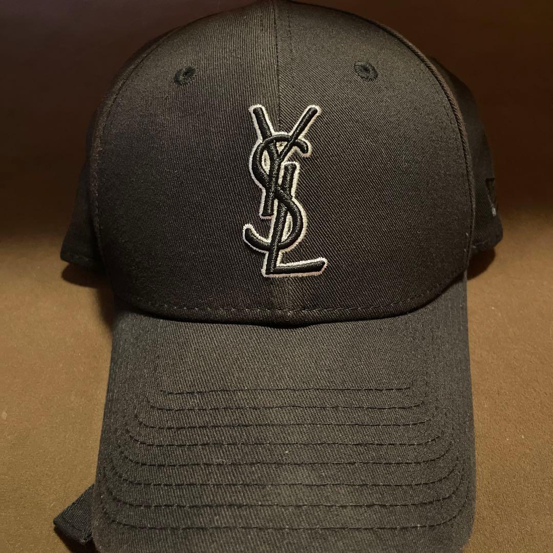 ヒョンジン着用 SAINT LAURENT × NEW ERA コラボキャップ - メルカリ