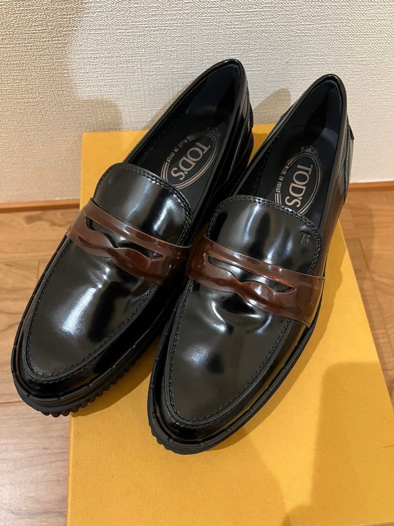 TOD'S ブラックレザー ローファー Woman ブラック レザー ローファー XXW20L0IP70SHA38MB999 | Tods