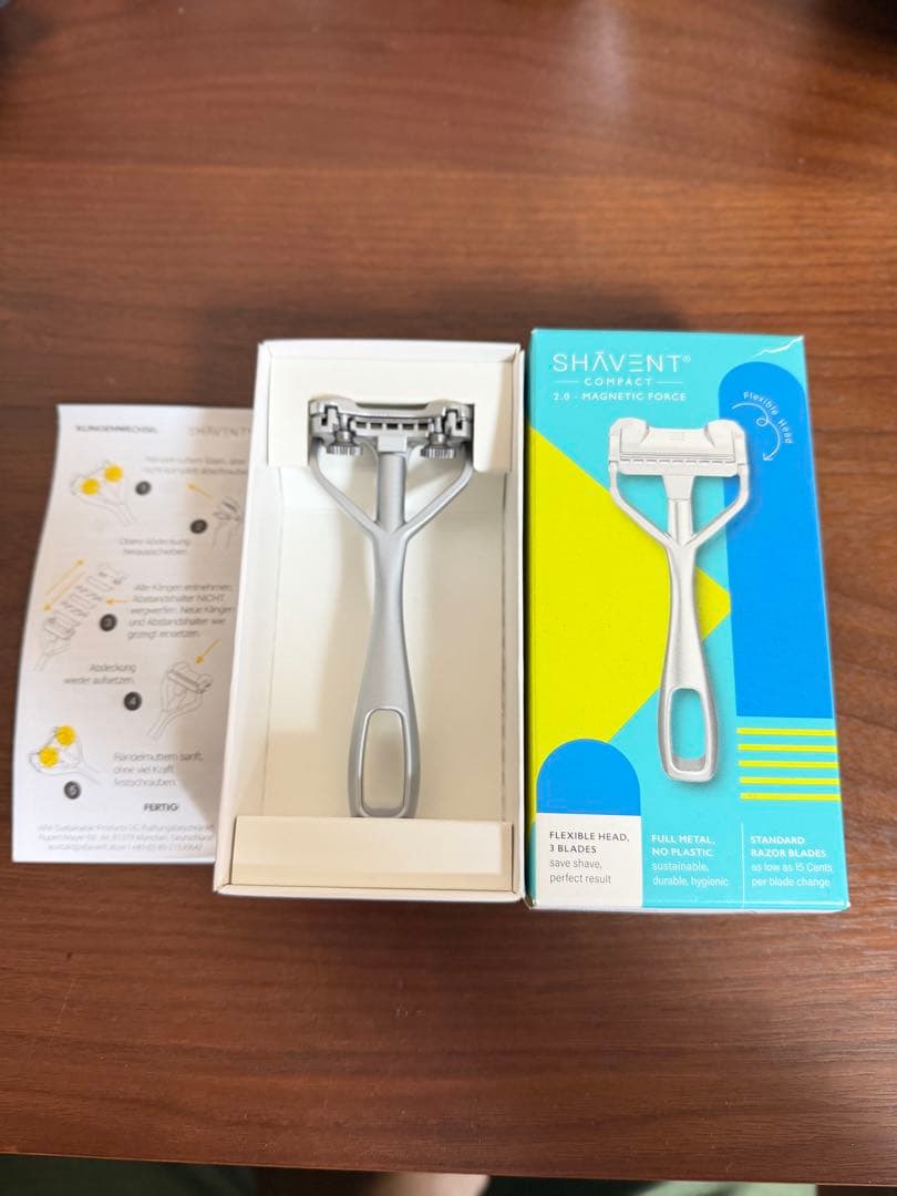 SHAVENT サスティナブル首振り3枚刃シェーバー ドイツ製　剃刀 毎朝の髭剃りがエレガントな儀式に。サスティナブル首振り3枚刃