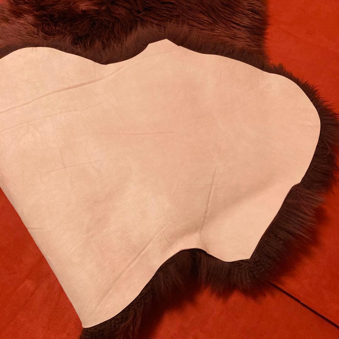 《新品・未使用》ムートンラグ 約170cm x 70cmワインレッド