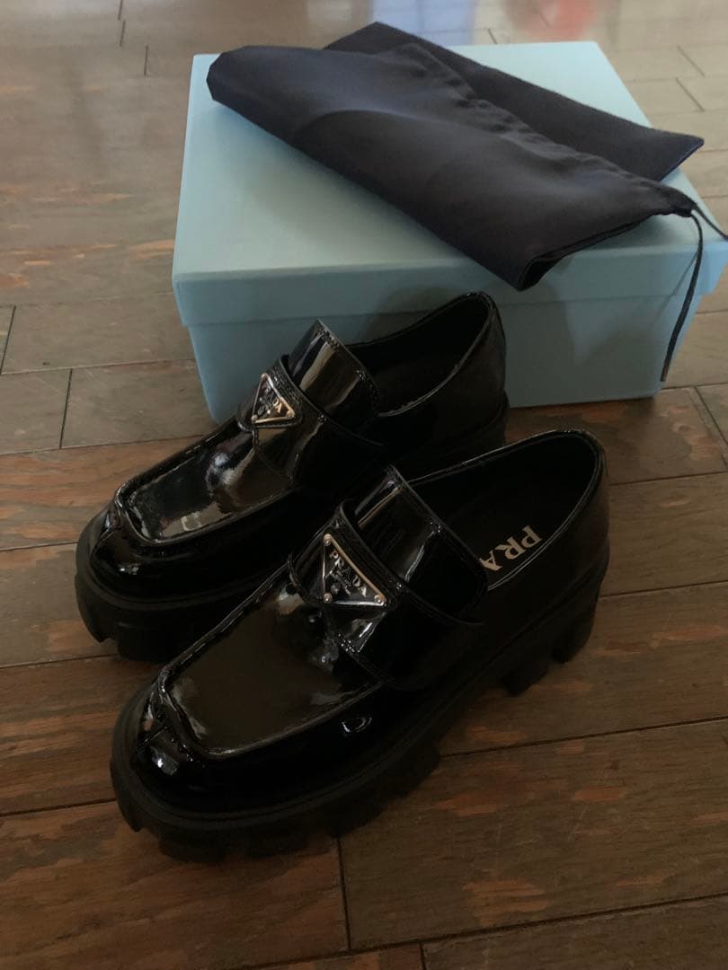 プラダ　パテントレザー　ブラッシュドレザー　モノリス　ローファー　36 PRADA】プラダ モノリス ブラッシュドレザー ローファー (PRADA
