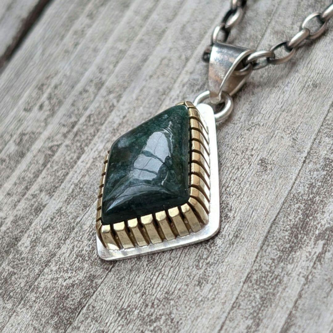 ハンドメイドの糸魚川翡翠トップ　ネックレストップ　インディアンジュエリー風 578c49c1d73ae2a2eb70c22101e8f1