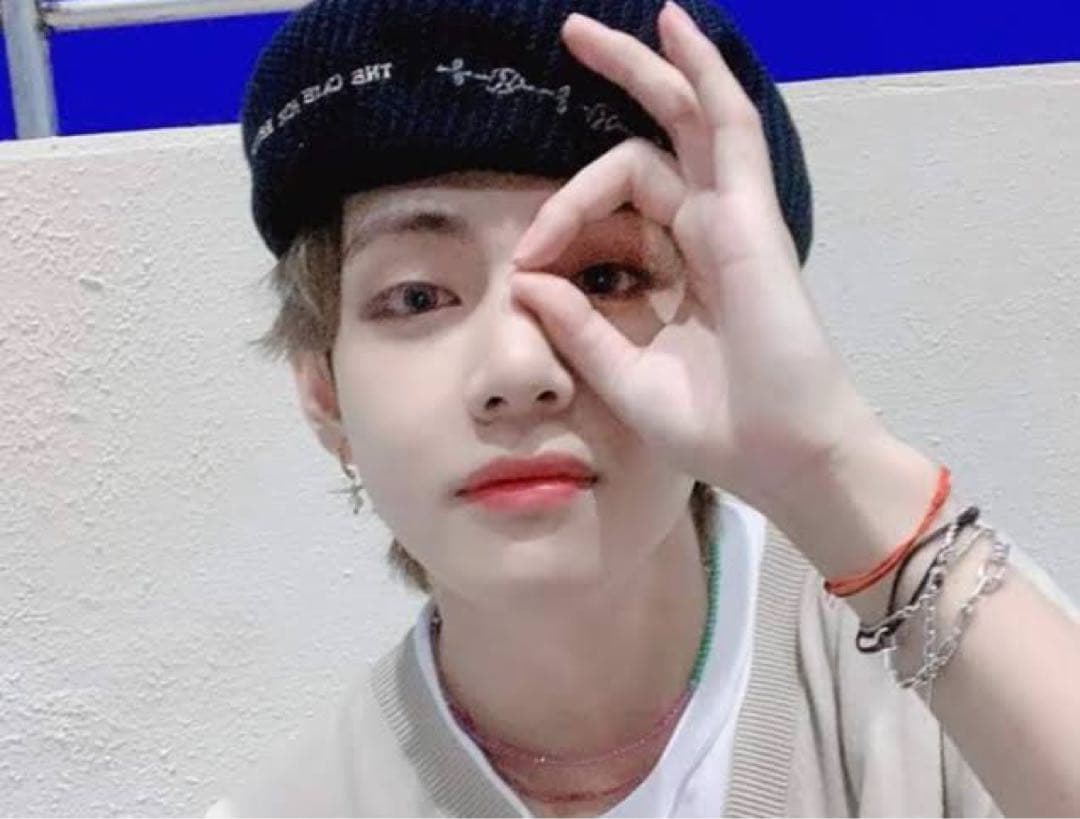 本物 新品 BTS Dynamite MV テテ V 着用 ベレー帽 - メルカリ