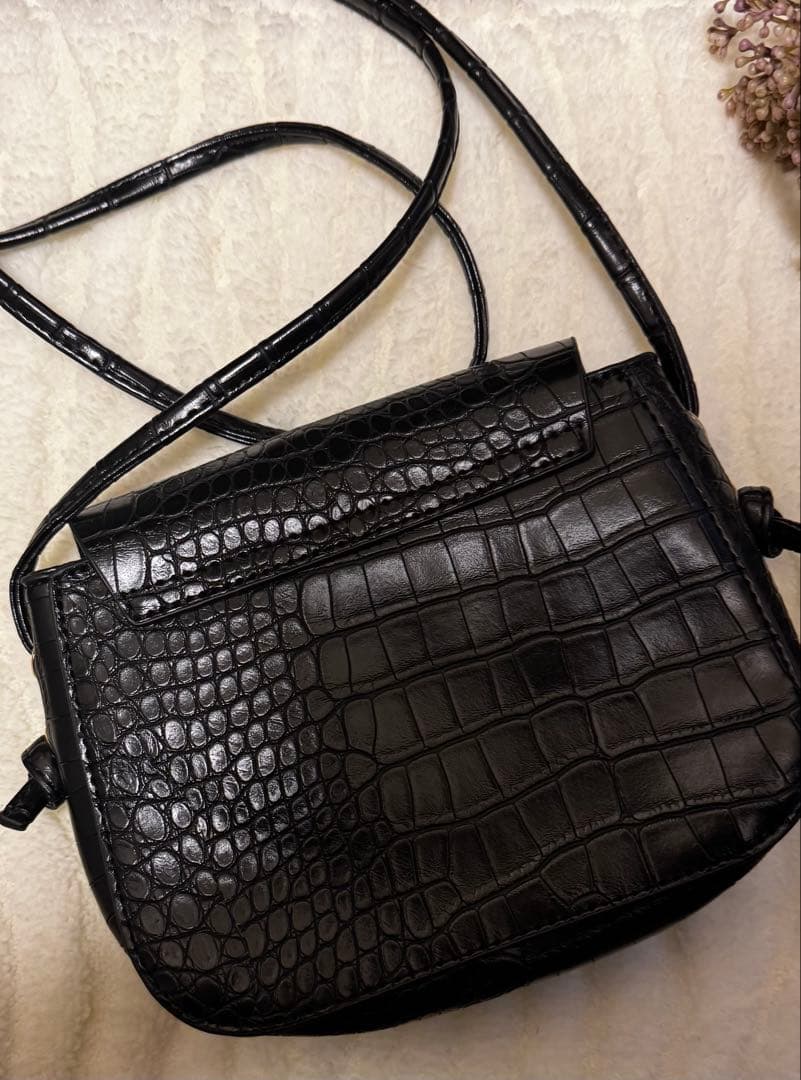 ブラック クロコダイル風ショルダーバッグ - メルカリ