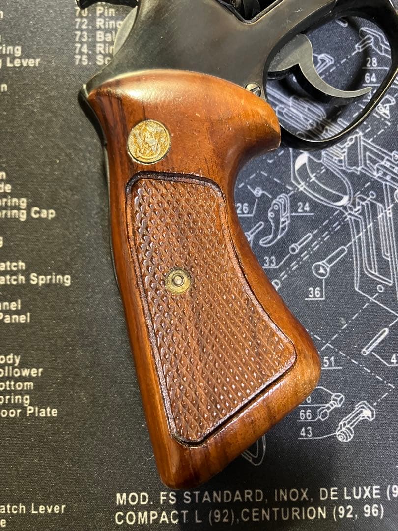 木製トイガングリップ 金属エンブレム付き