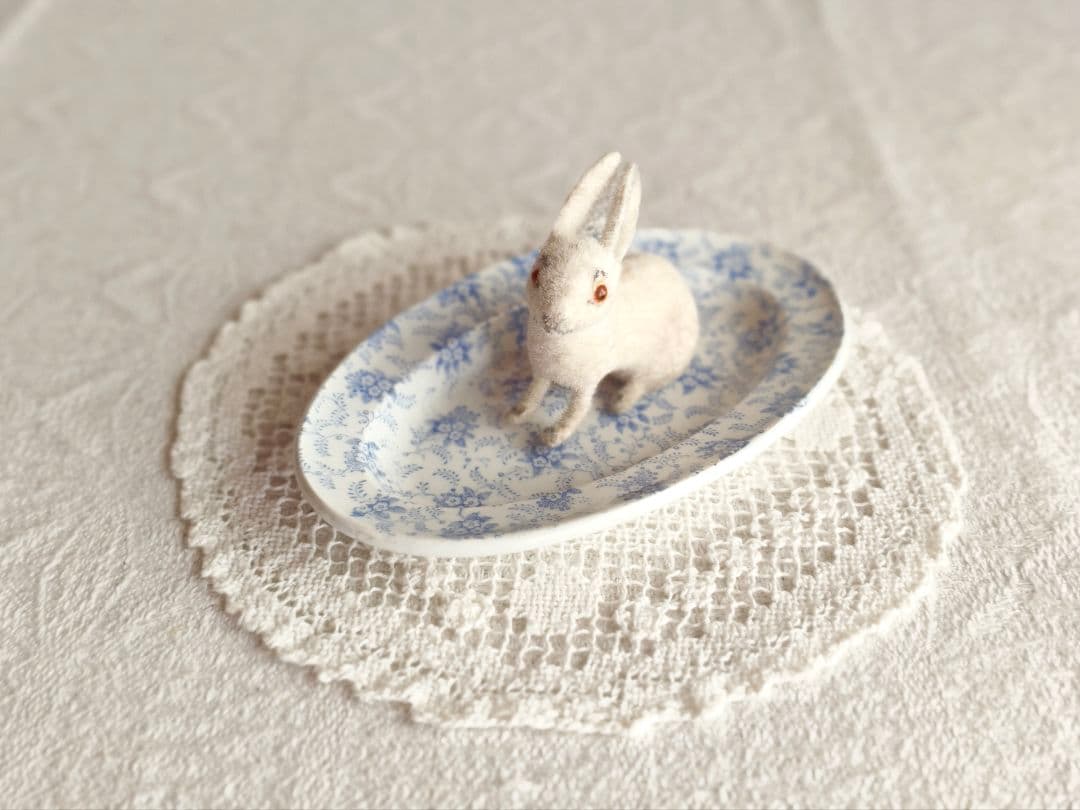 vintage figure ୨୧ * 真っ白な 可愛い ウサちゃん - メルカリ