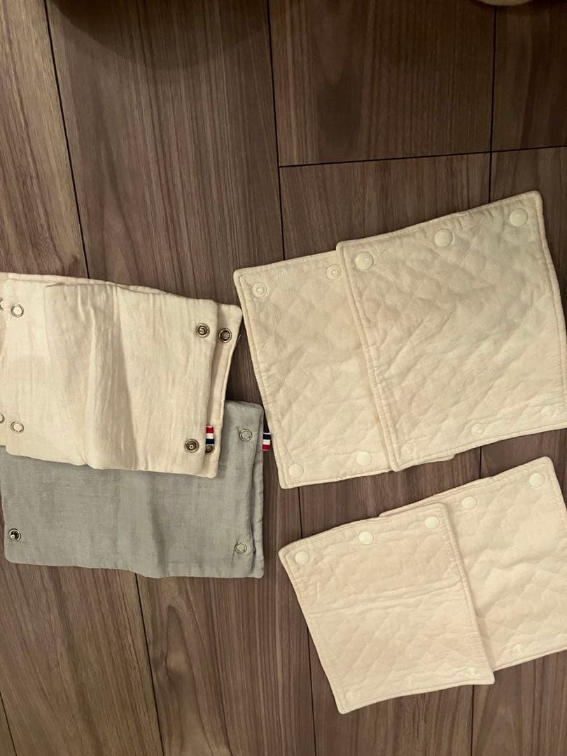 アーティポッペ 抱っこ紐 同色よだれカバーおまけつき - メルカリ