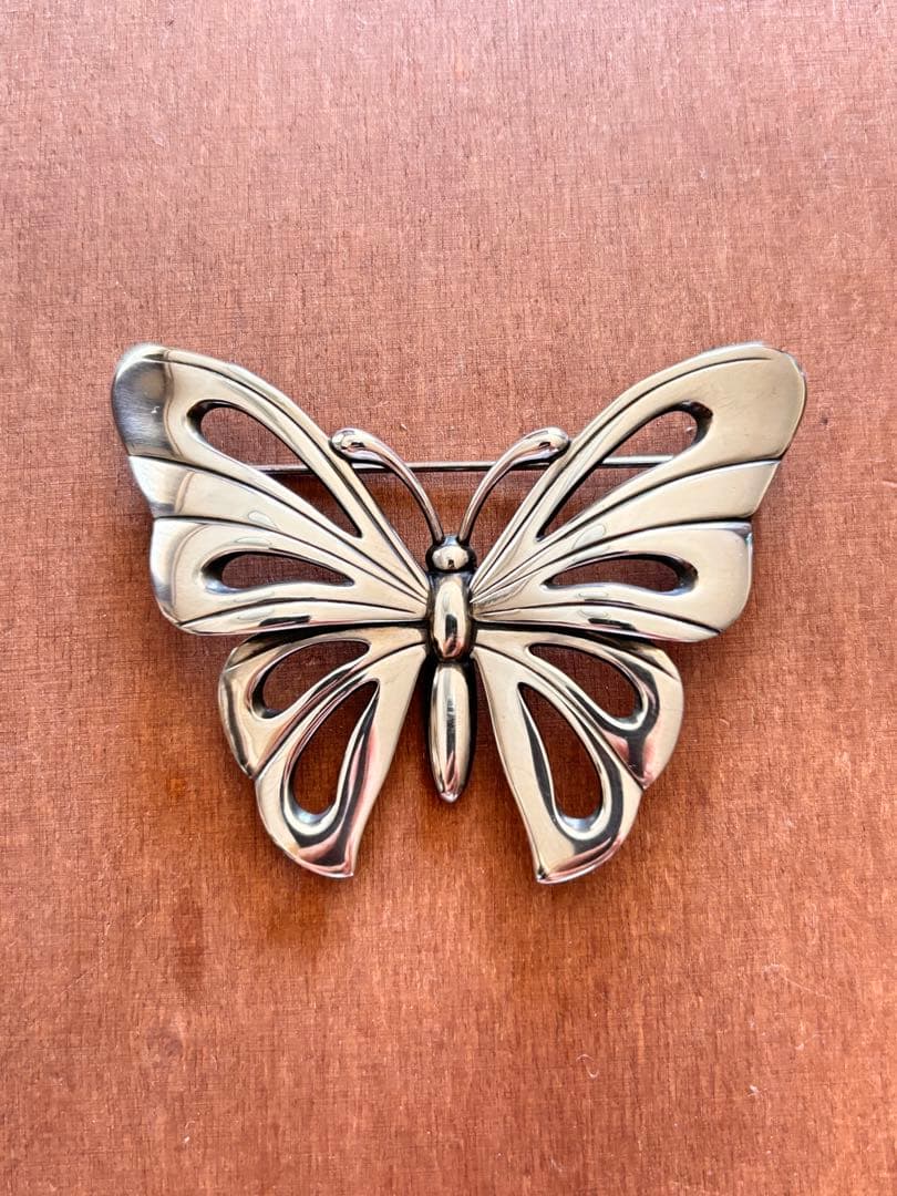   希少　バタフライ　ブローチ　925s レッドジャスパー付き ブロッサムカラー シルバー バタフライ ブローチ