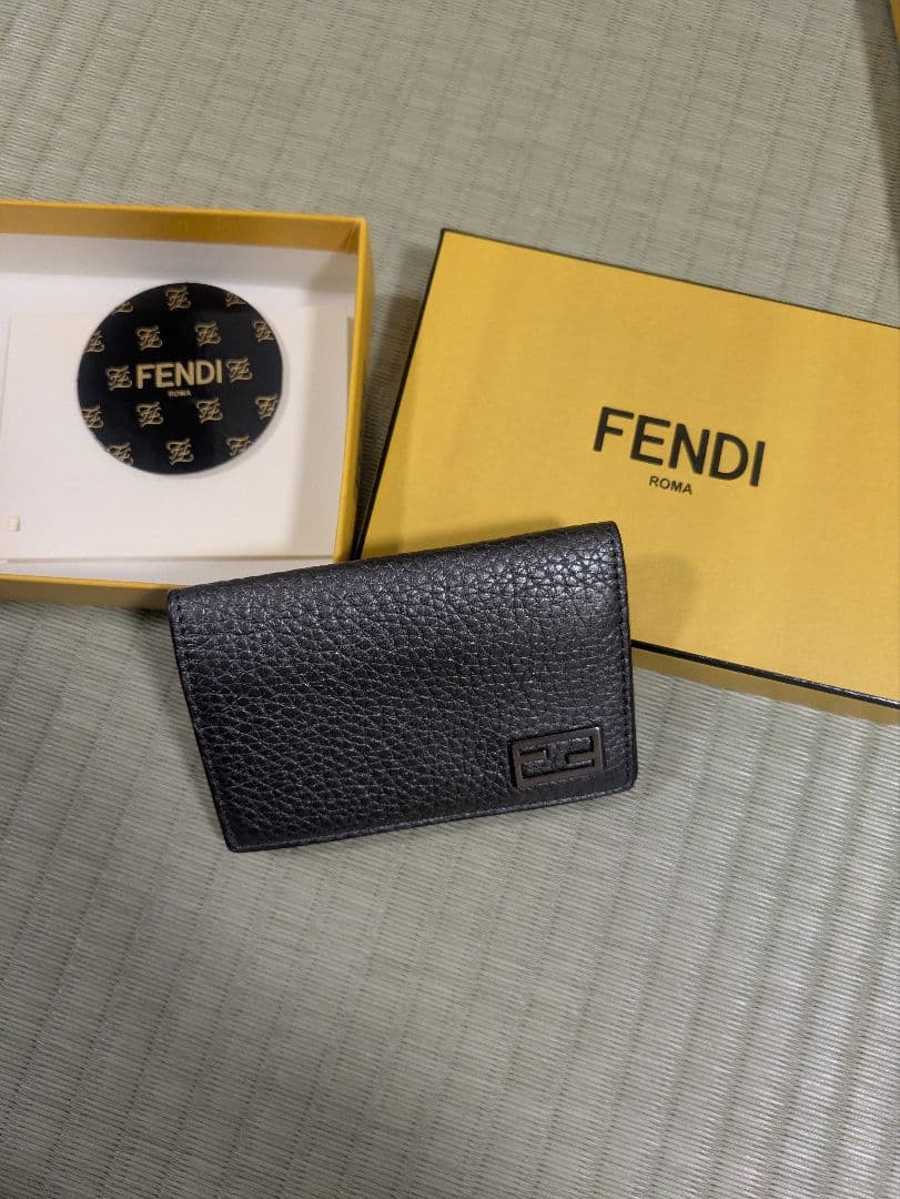 フェンディ　ビジネスカードケース　名刺入れ　カードケース　レザー　ウィメンズ FENDI - FENDI 名刺入れ カードケースの通販 by momosaram｜フェンディ
