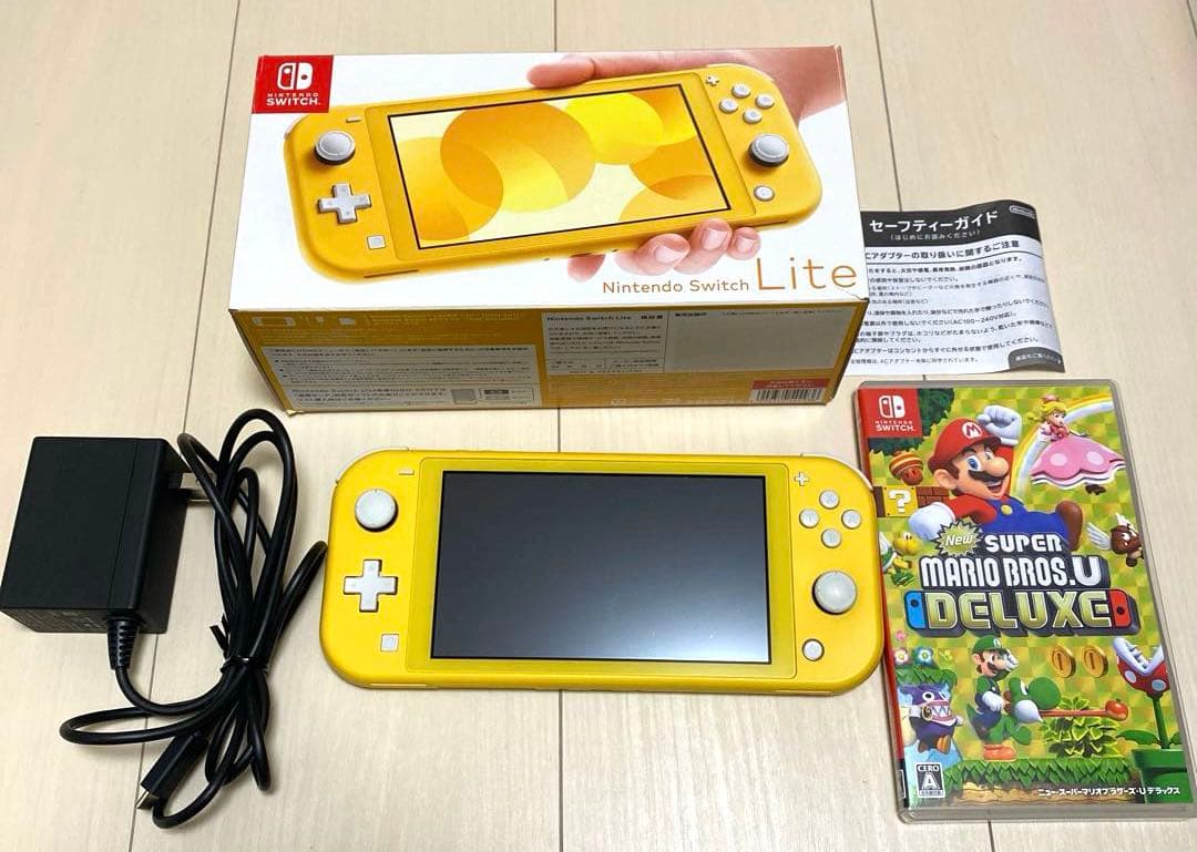 Nintendo Switch Lite イエロー　マリオブラザーズUデラックス Nintendo Switch Lite - Yellow + New Super Mario Bros. U Deluxe